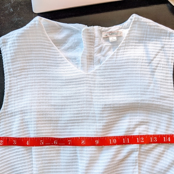 GAP lined white mini dress in sharp, white cotton. - Picture 4 of 11